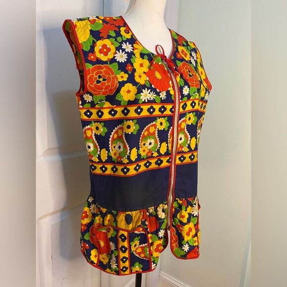 1970s Paisley Floral Scandi-Inspired Top - Picture 2 of 14